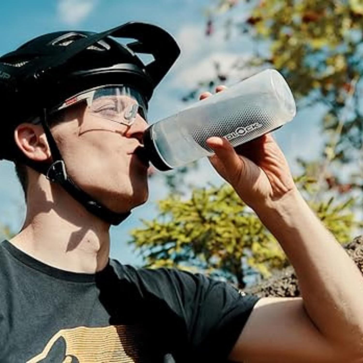 FIDLOCK Twist Bottle 600ml/21oz + Base Systems | New Leak-Proof, Self-Sealing Bottle Cap | Bike Water Bottle Holder with No Screws & Attached Bottle | Cage Free Magnetic Rack